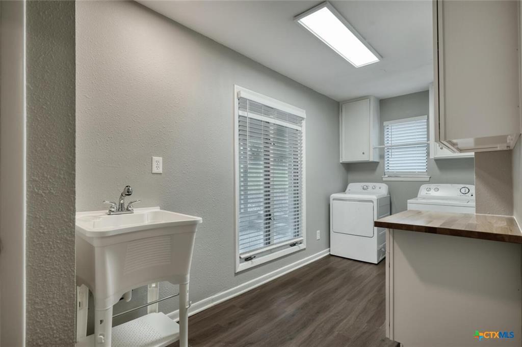 1529 N Colorado St N, Lockhart, TX 78644