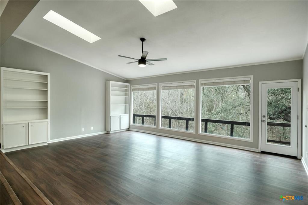 1529 N Colorado St N, Lockhart, TX 78644