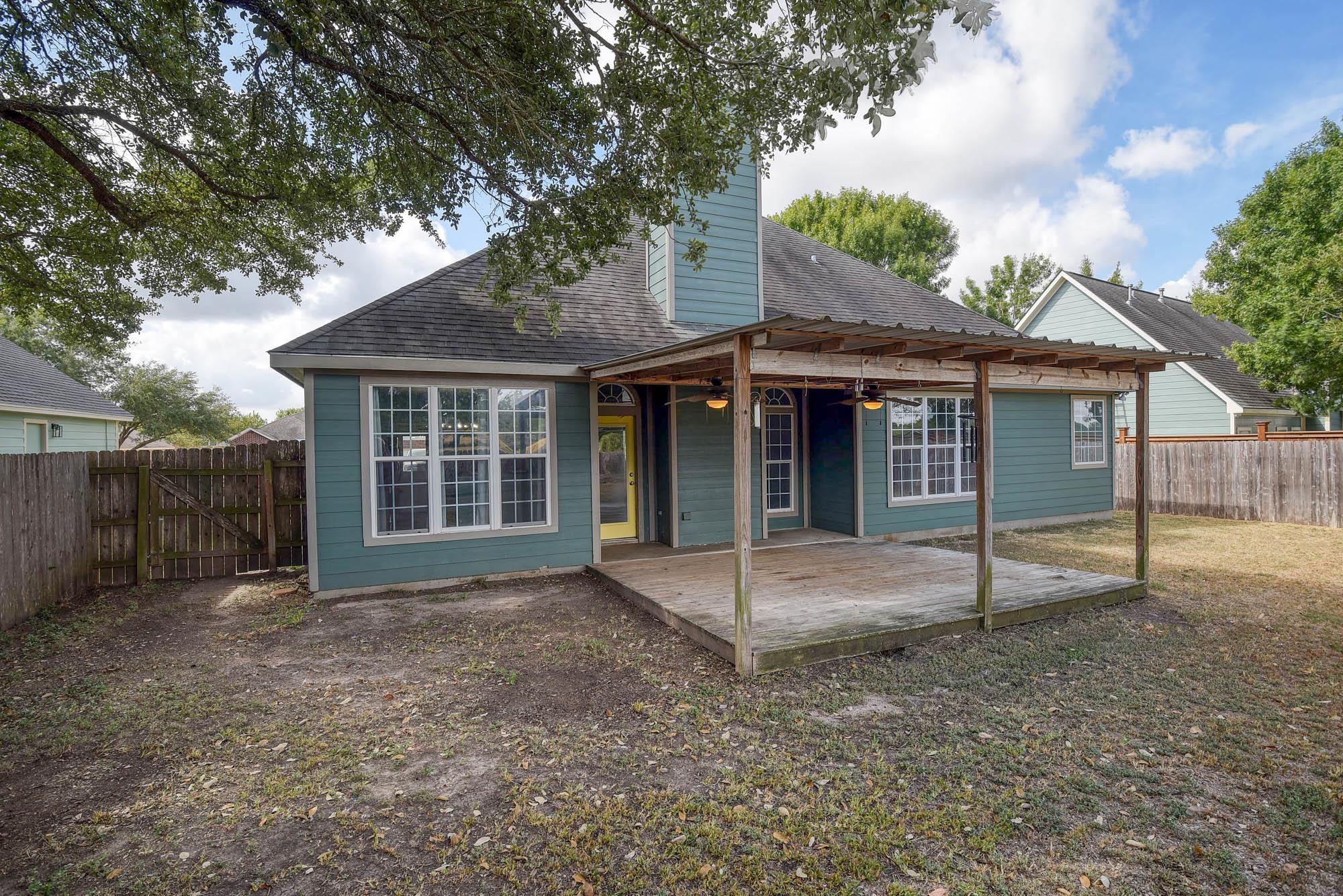 340 Rose Mayer Loop, La Grange, TX 78945