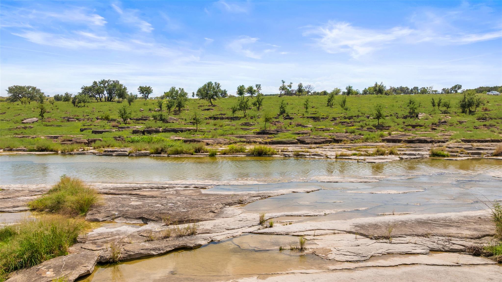 960 Gipson Rd, Johnson City, TX 78636