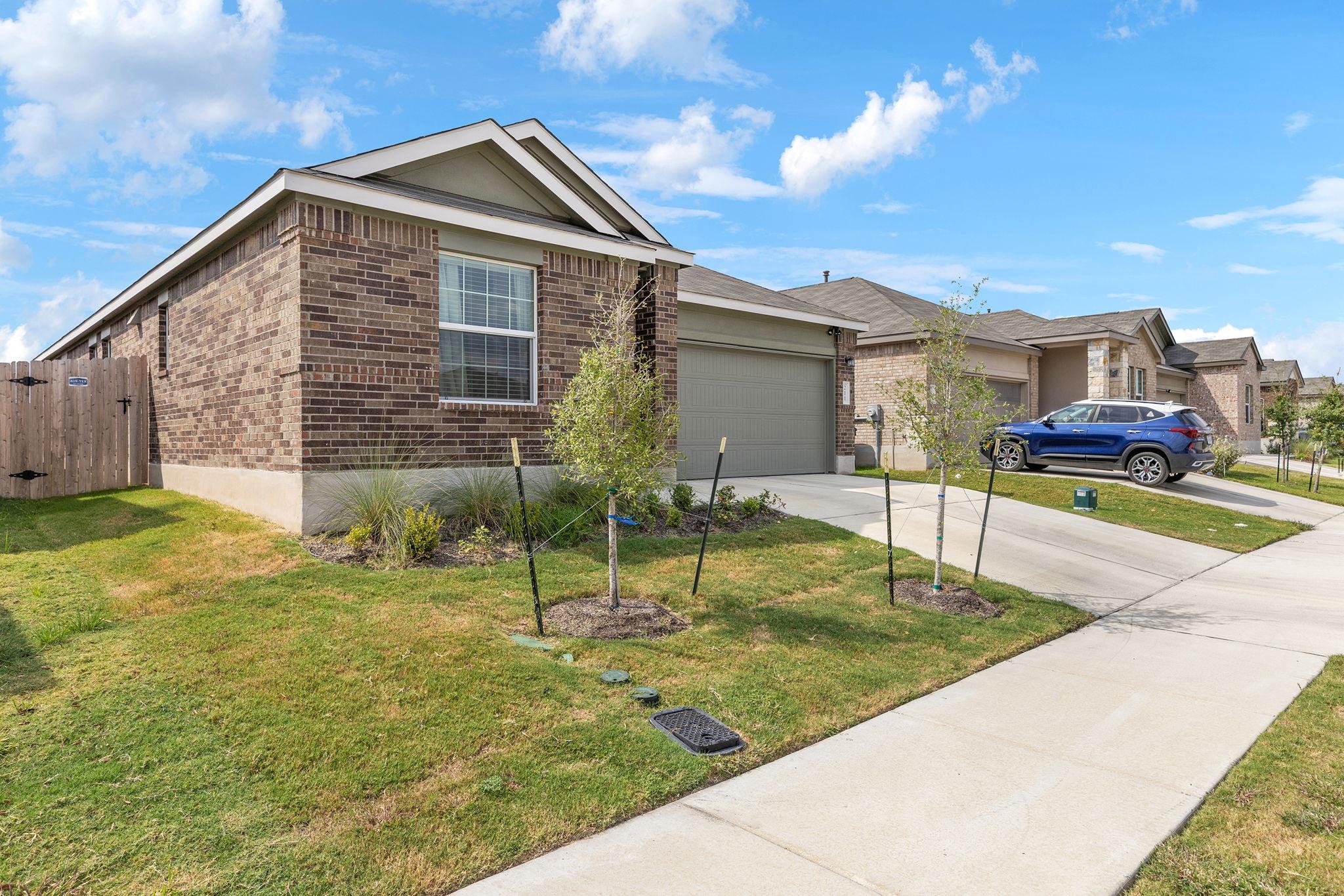 211 Camargue Dr, Hutto, TX 78634