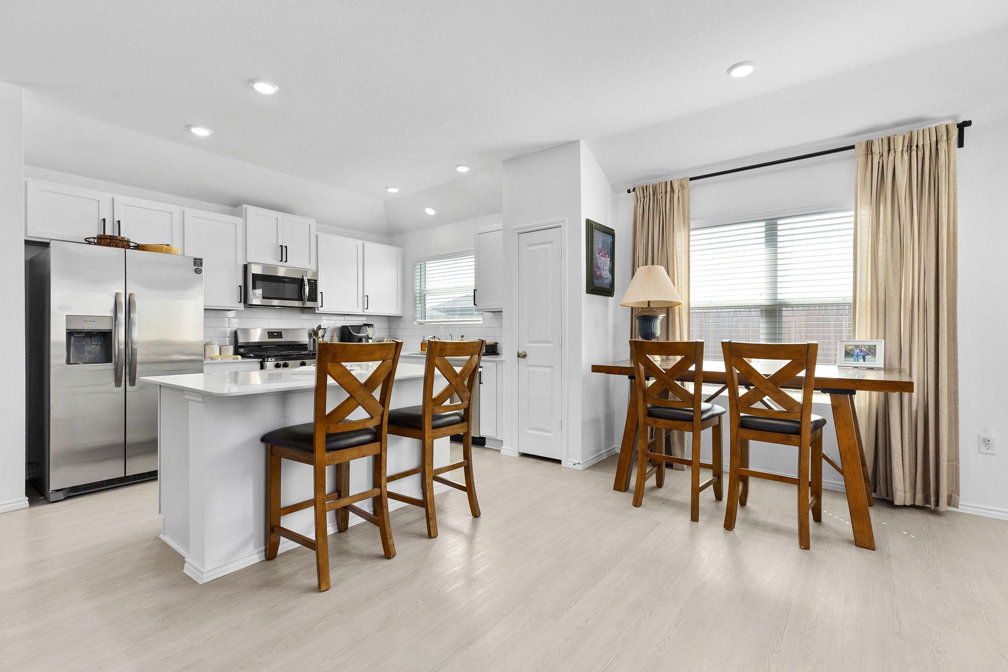 211 Camargue Dr, Hutto, TX 78634