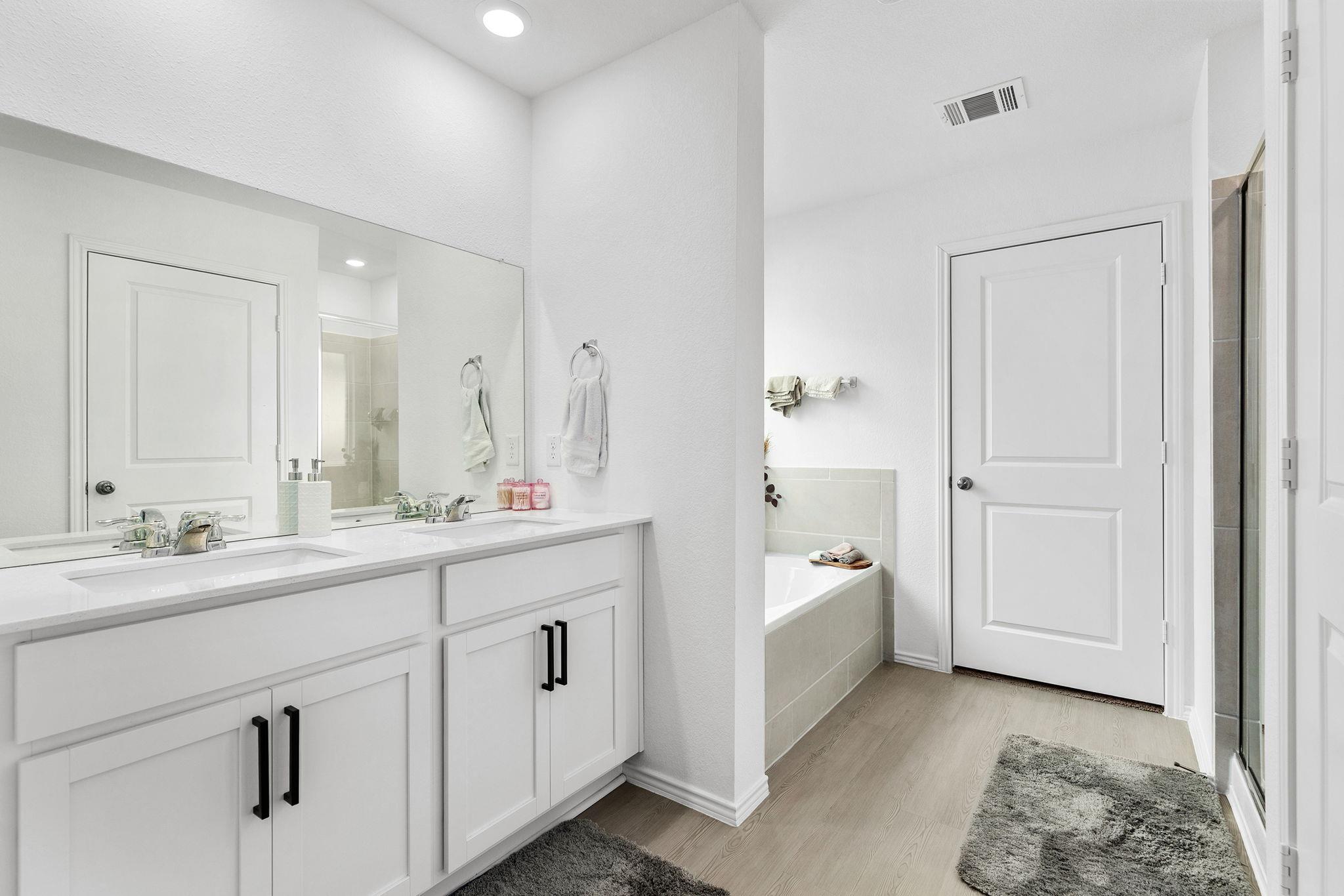 211 Camargue Dr, Hutto, TX 78634