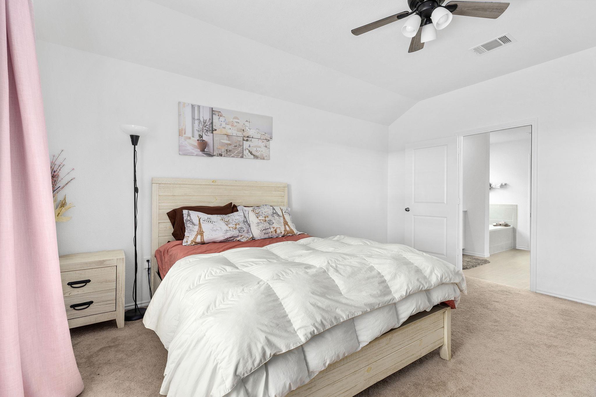 211 Camargue Dr, Hutto, TX 78634