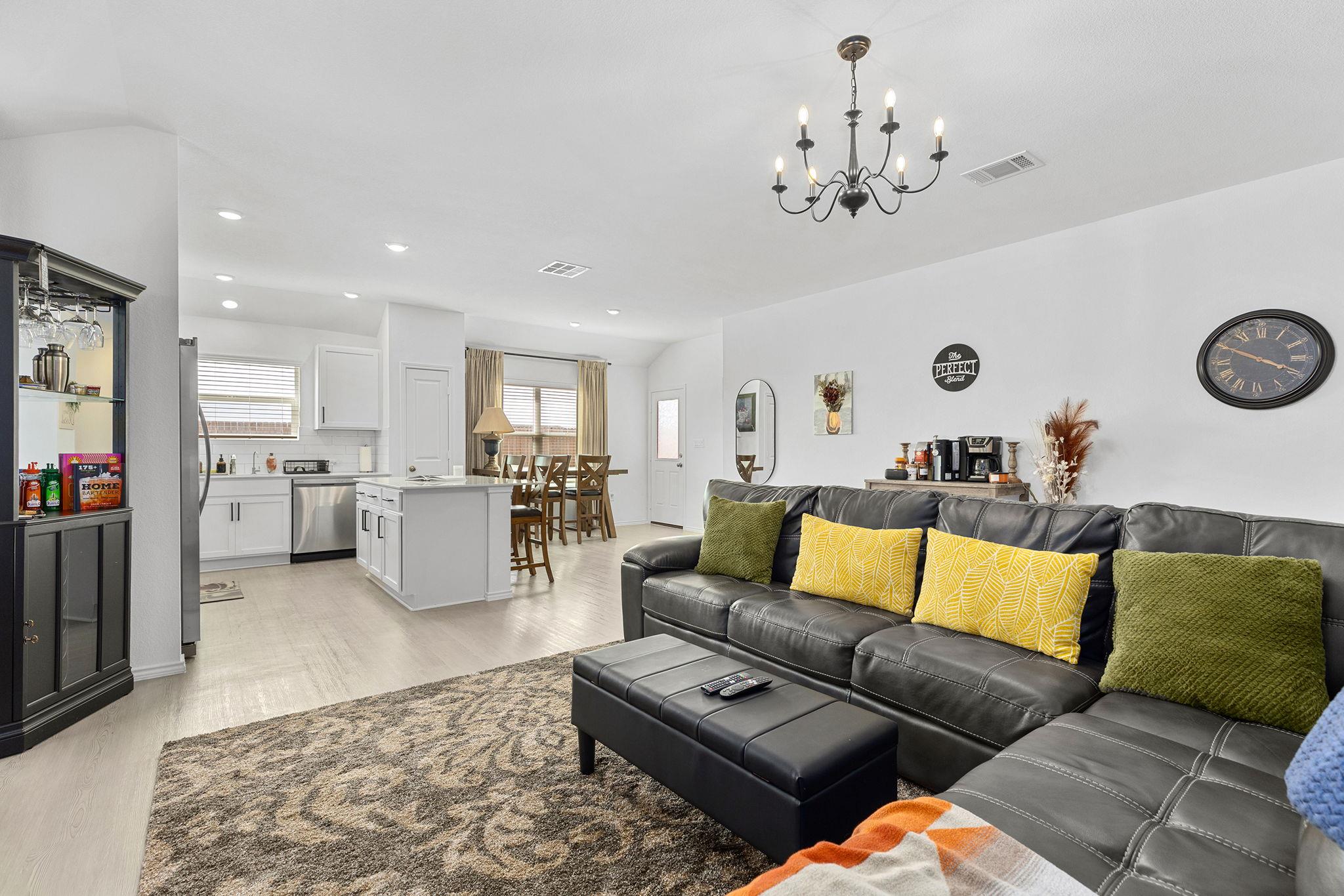 211 Camargue Dr, Hutto, TX 78634