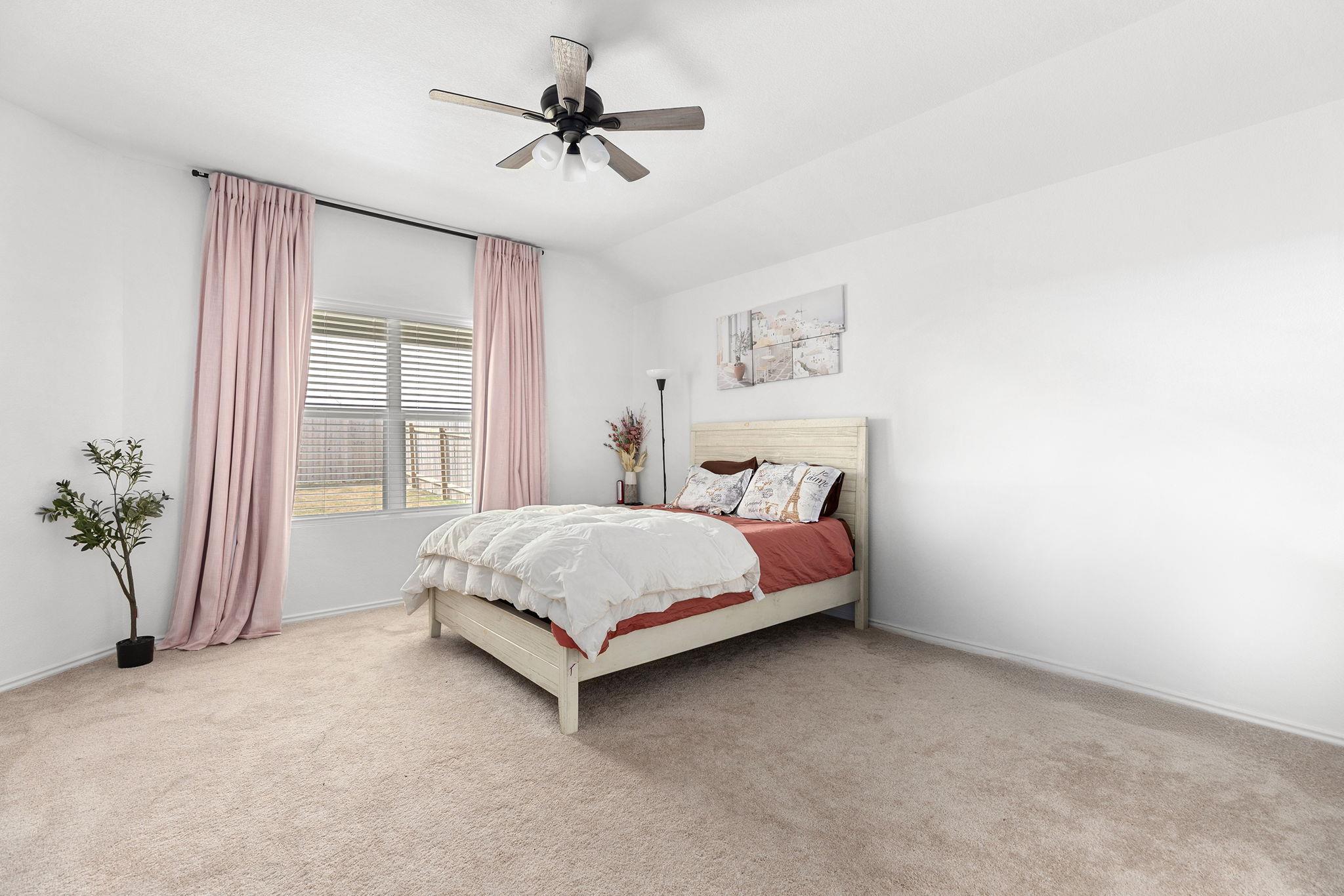 211 Camargue Dr, Hutto, TX 78634