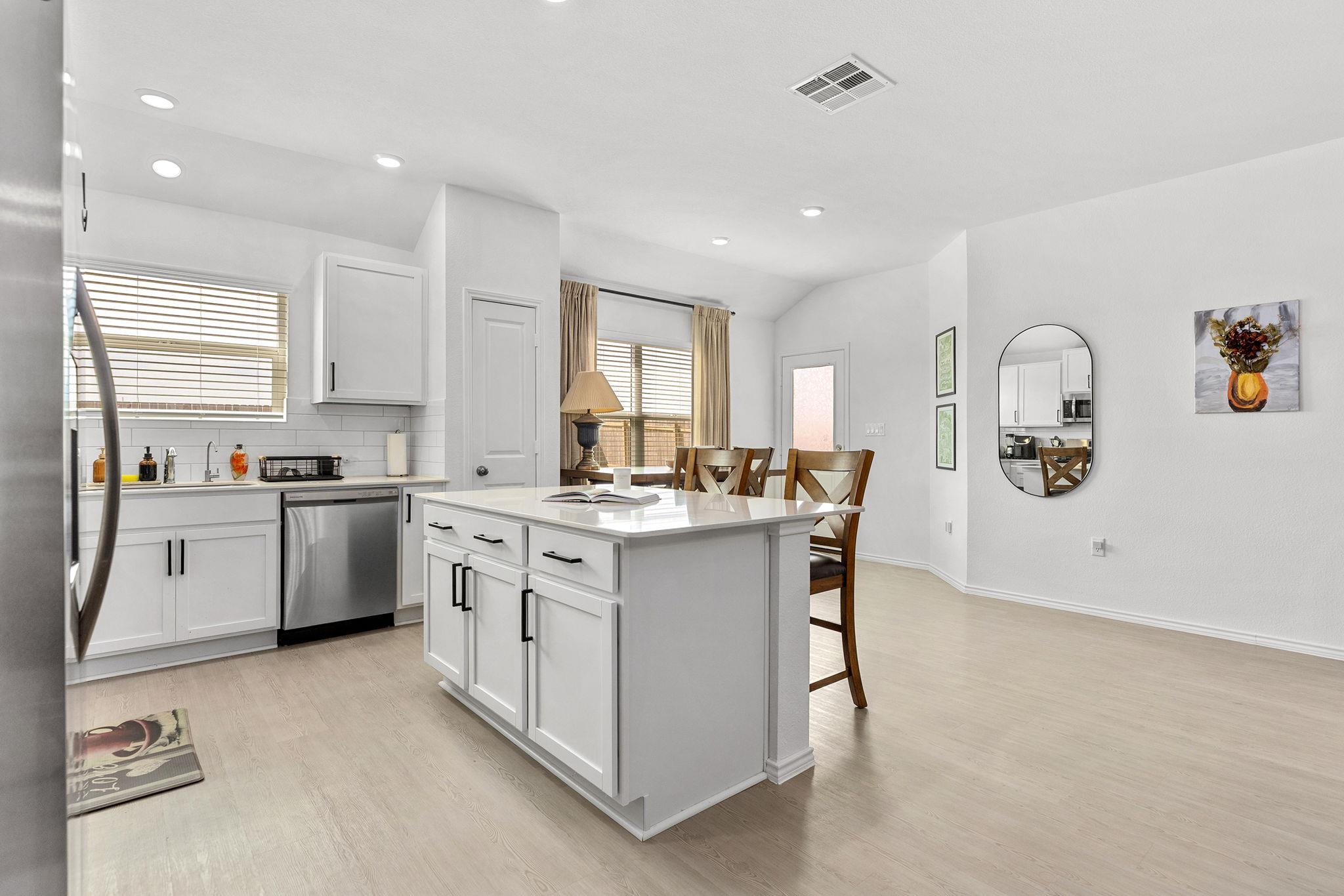 211 Camargue Dr, Hutto, TX 78634