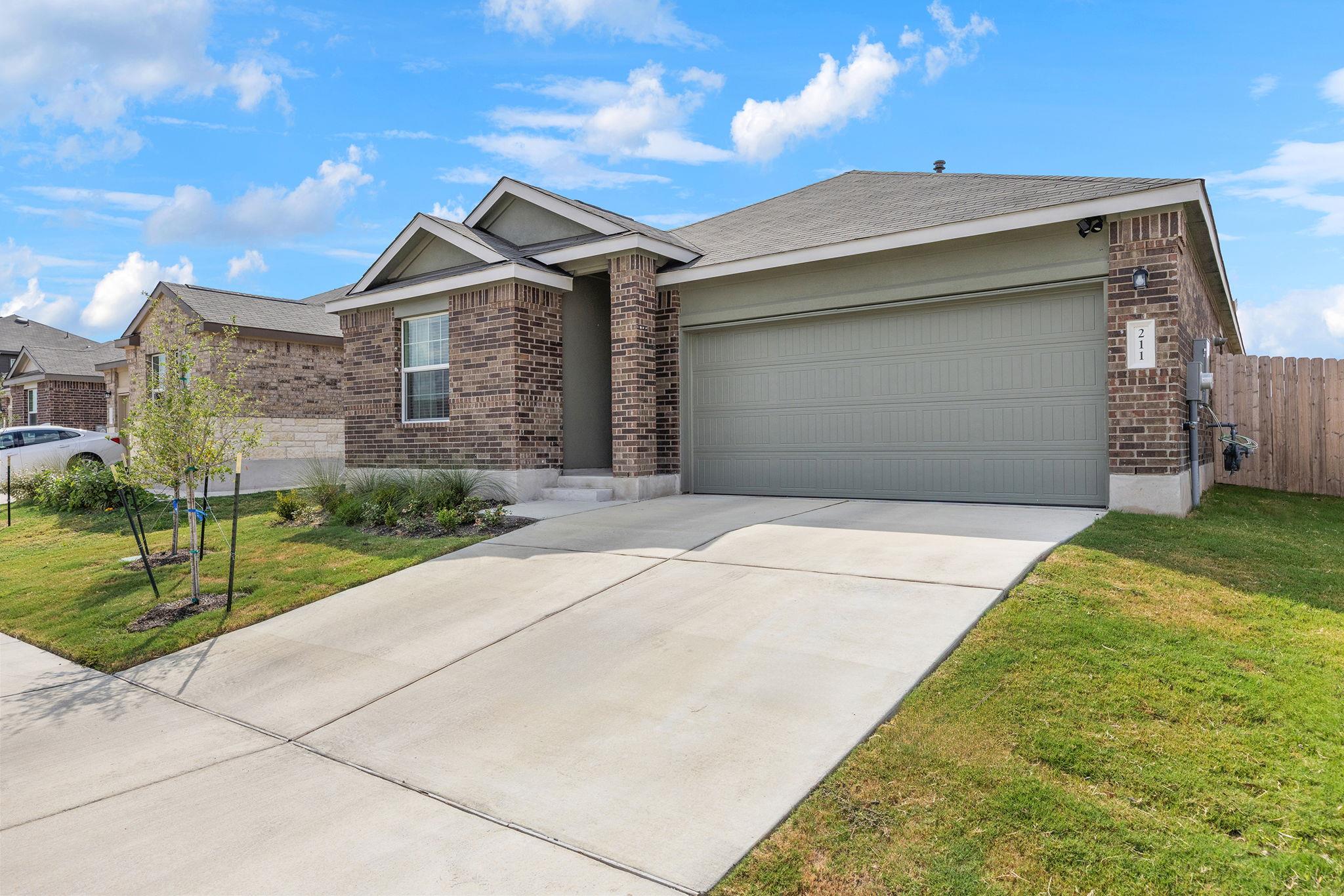 211 Camargue Dr, Hutto, TX 78634
