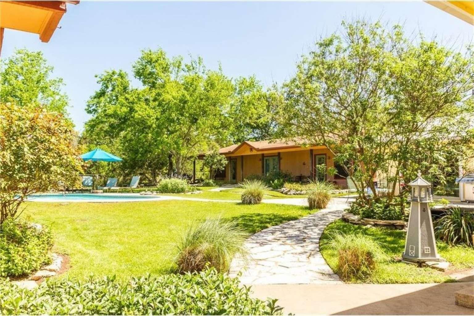 210 Merrywood Ln, San Marcos, TX 78666