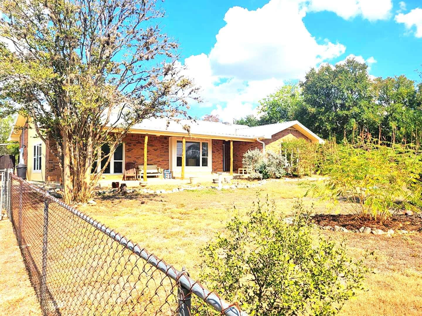 210 Merrywood Ln, San Marcos, TX 78666