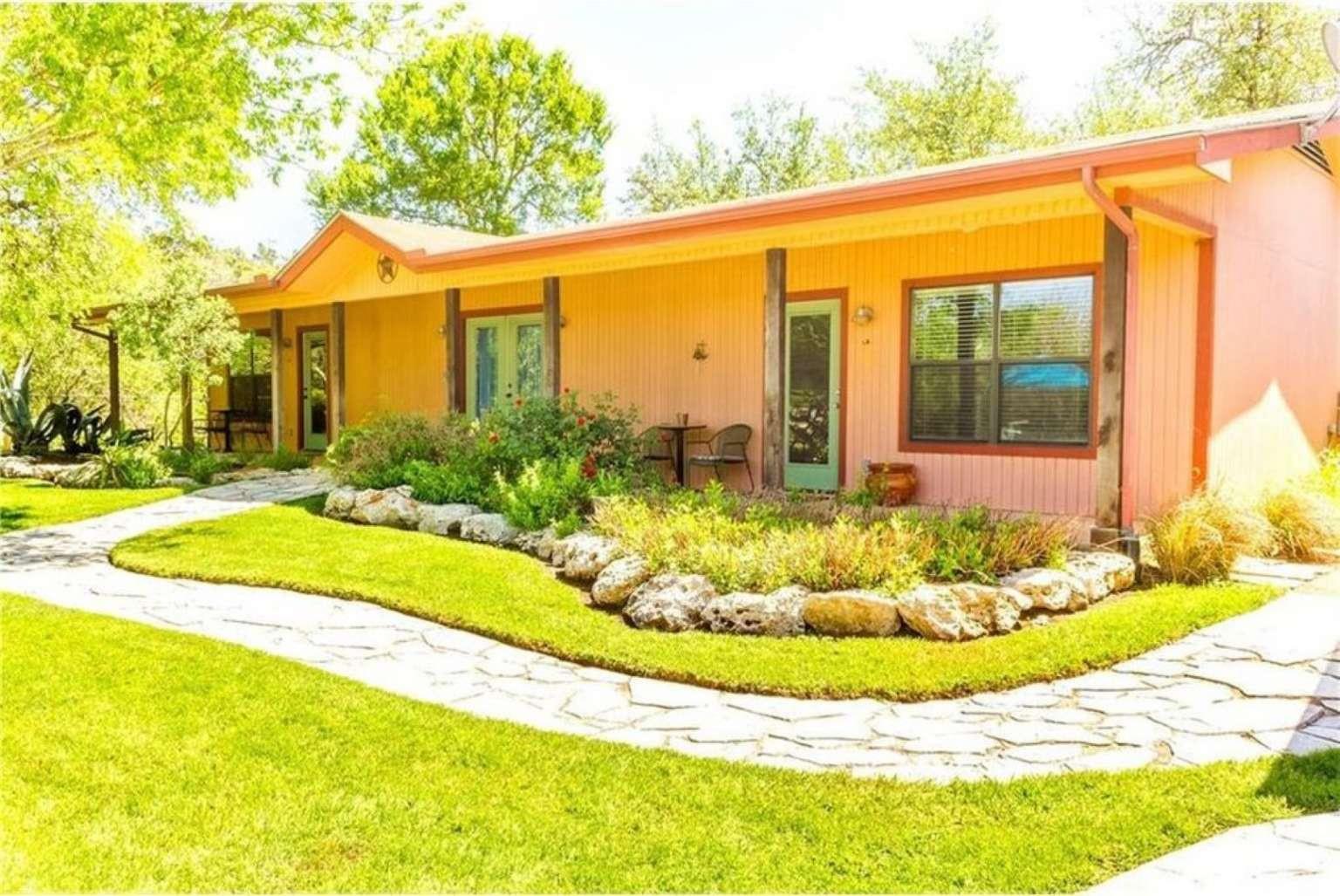 210 Merrywood Ln, San Marcos, TX 78666