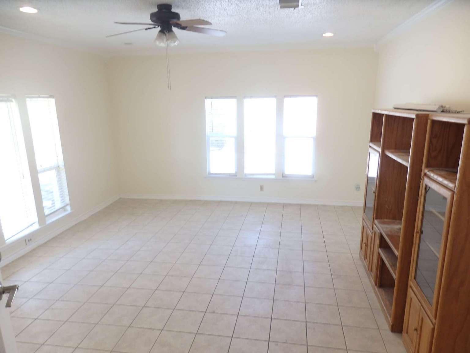 210 Merrywood Ln, San Marcos, TX 78666