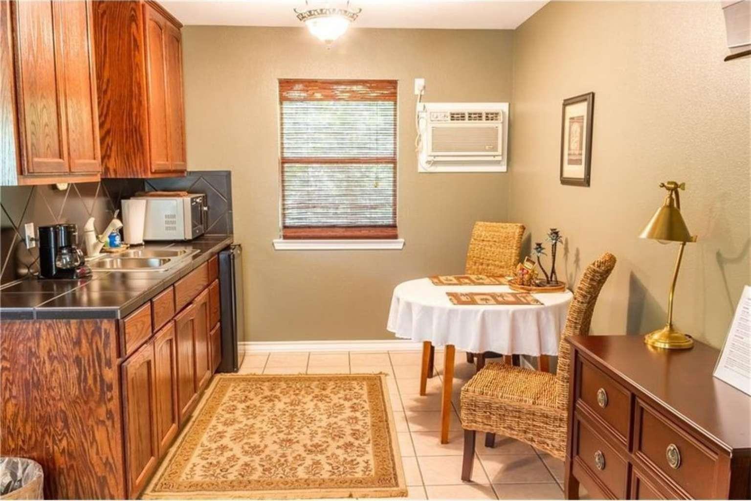 210 Merrywood Ln, San Marcos, TX 78666