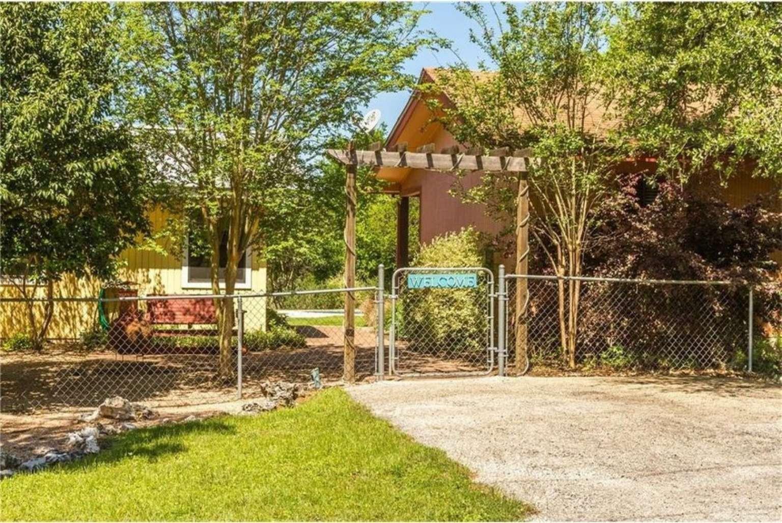 210 Merrywood Ln, San Marcos, TX 78666