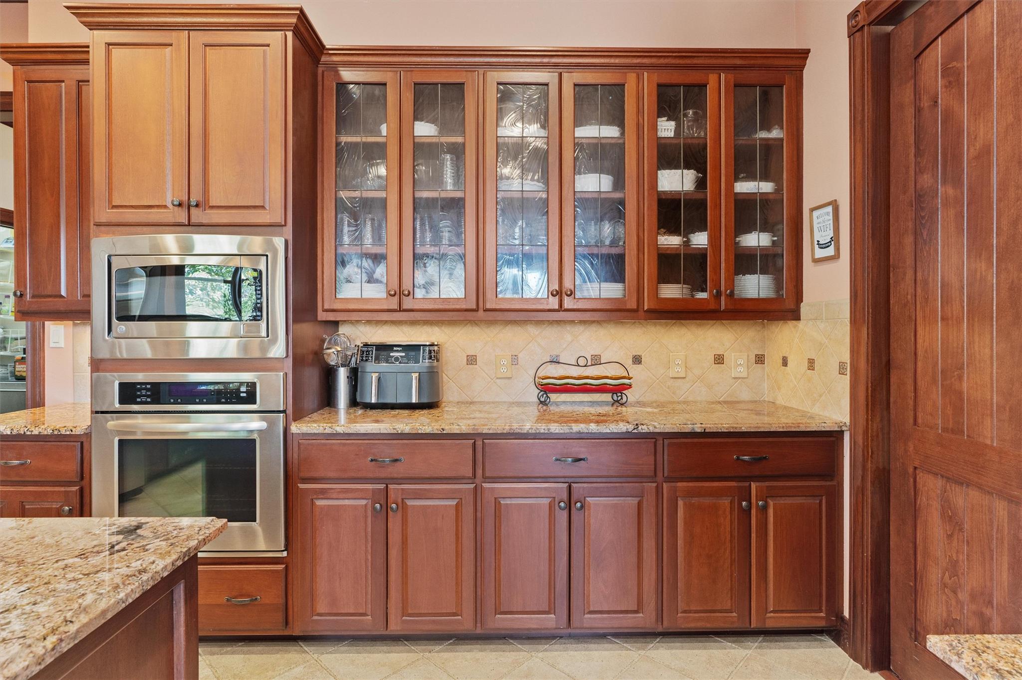 1092 FM 3000, Elgin, TX 78621