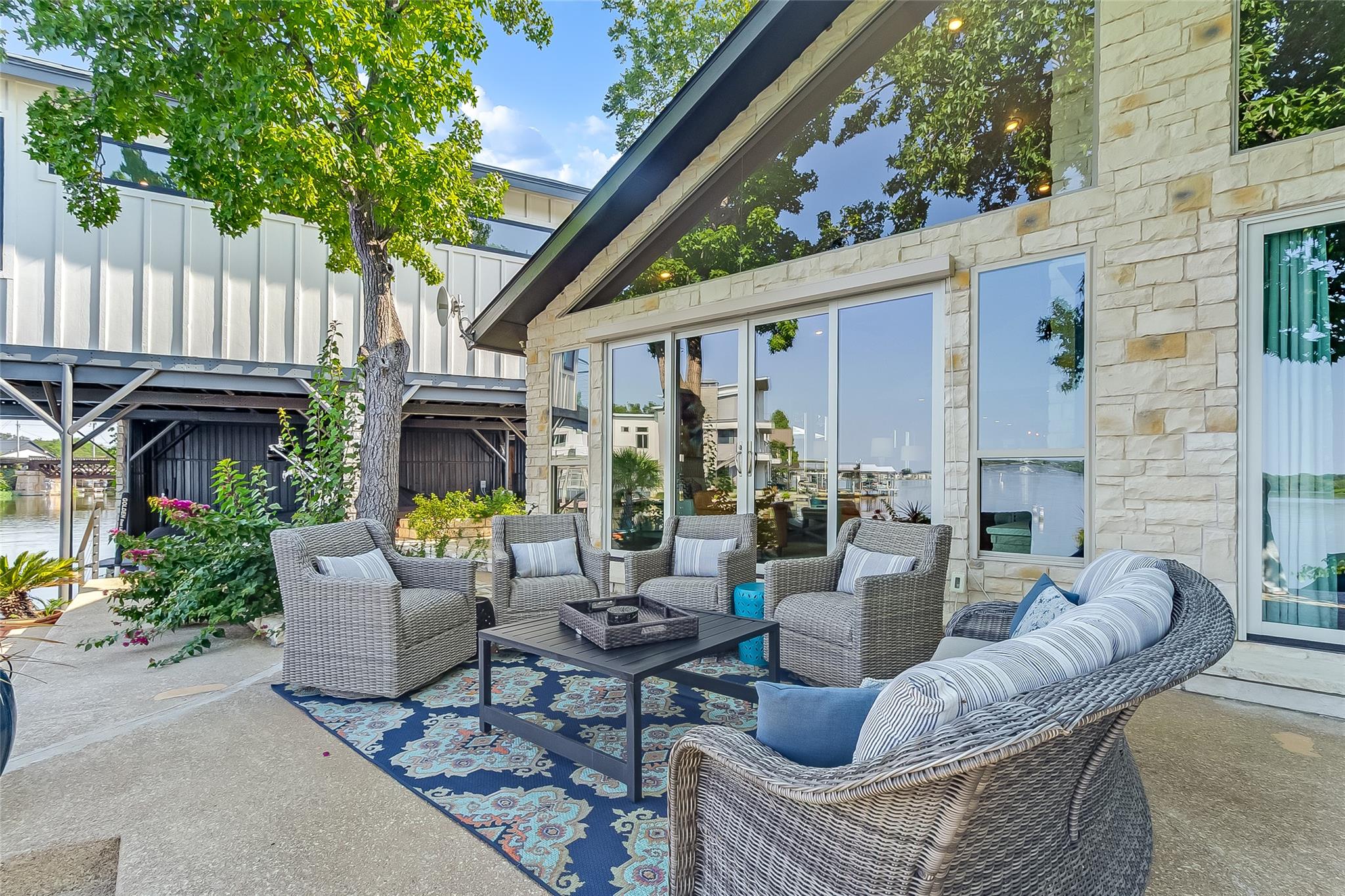 104 Raindrop Ln, Kingsland, TX 78639