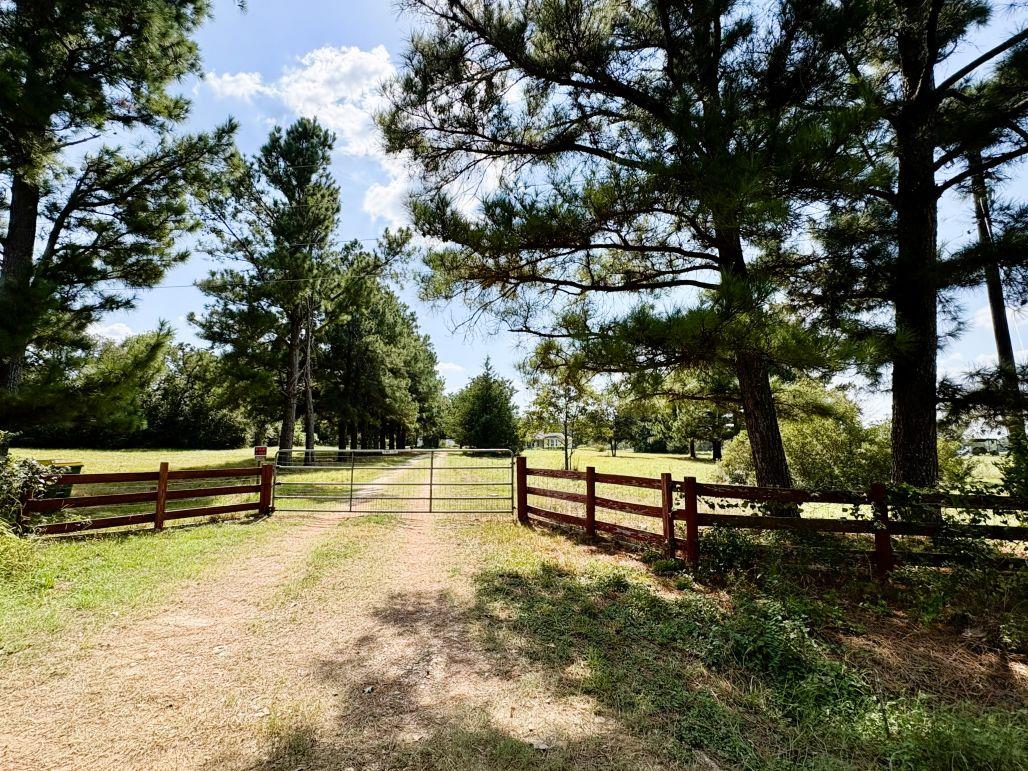 8954 County Road 353, Gause, TX 77857