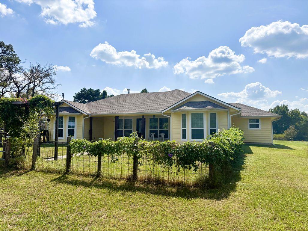 8954 County Road 353, Gause, TX 77857