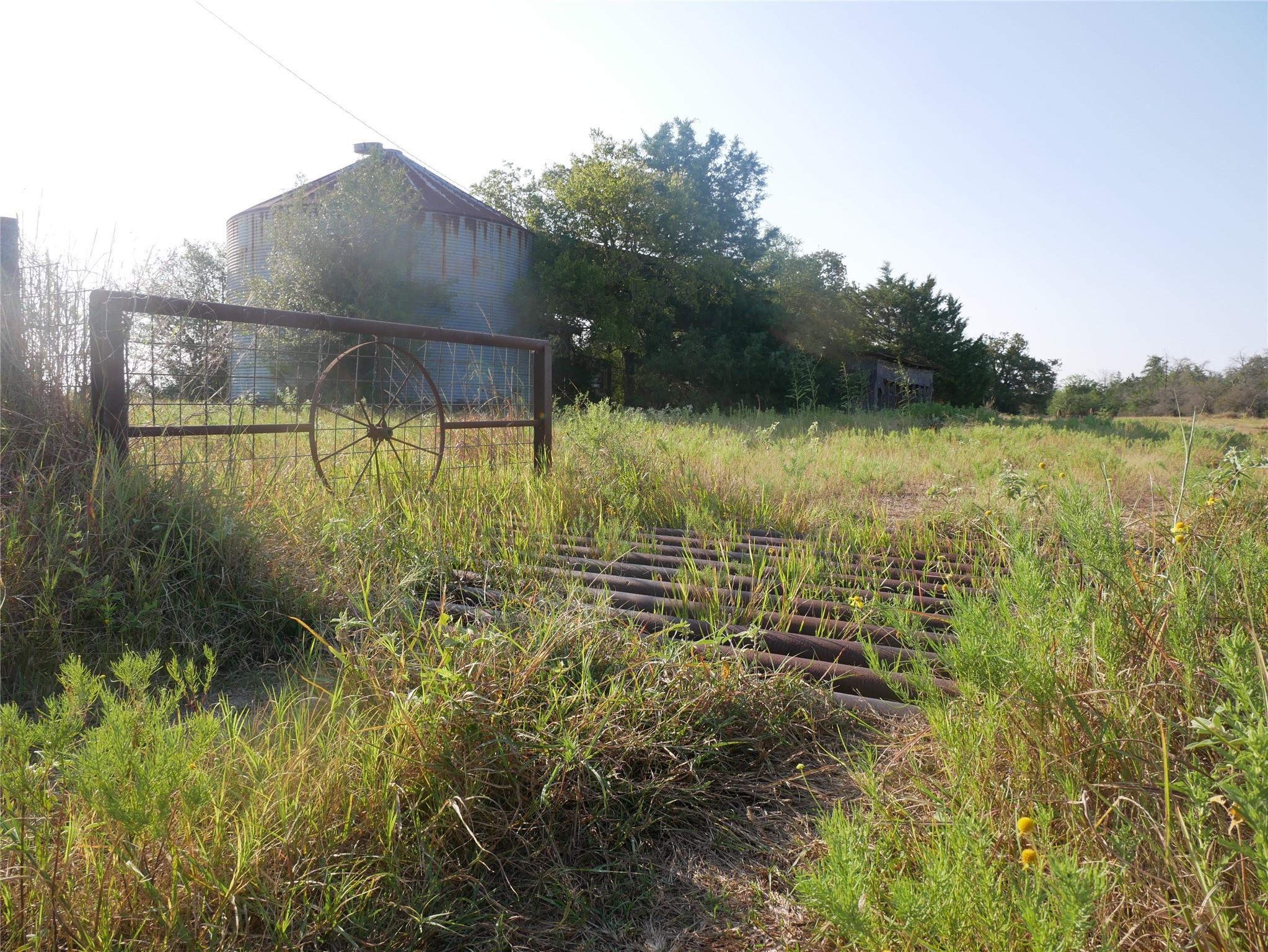 1080 County Road 213, Giddings, TX 78942
