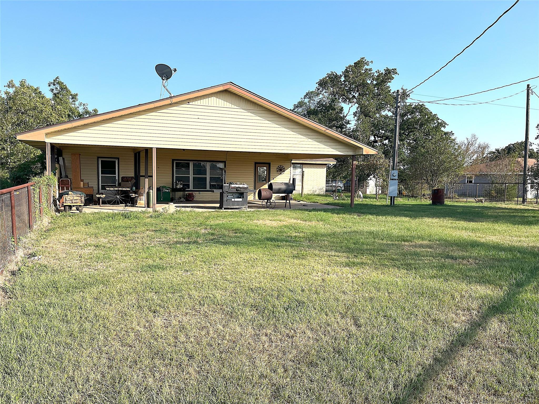 1080 County Road 213, Giddings, TX 78942