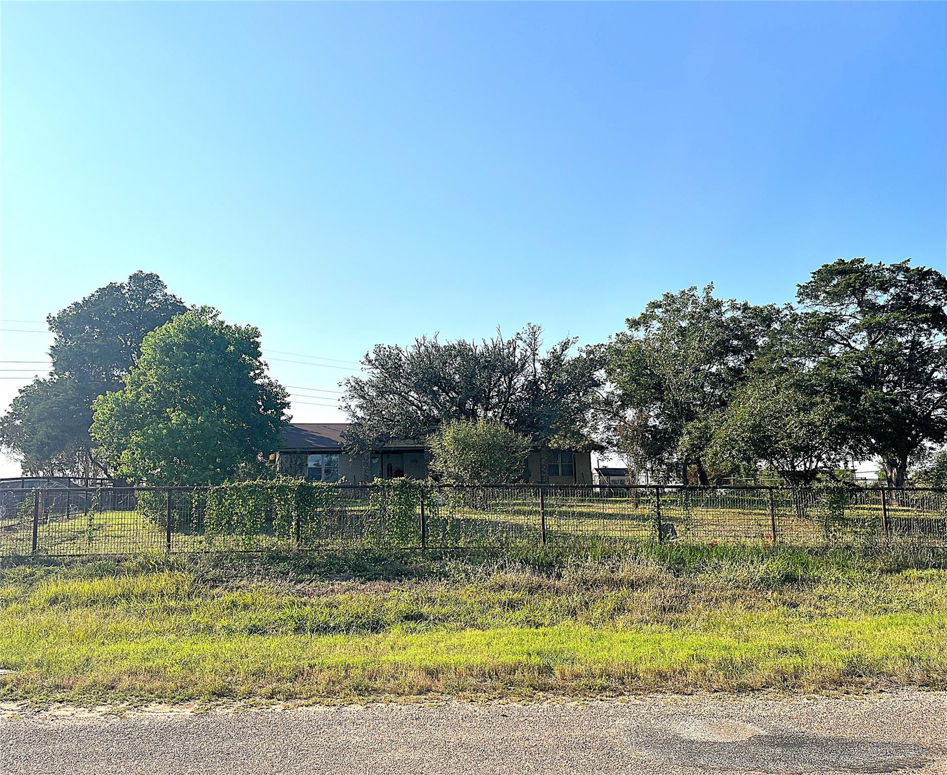 1080 County Road 213, Giddings, TX 78942