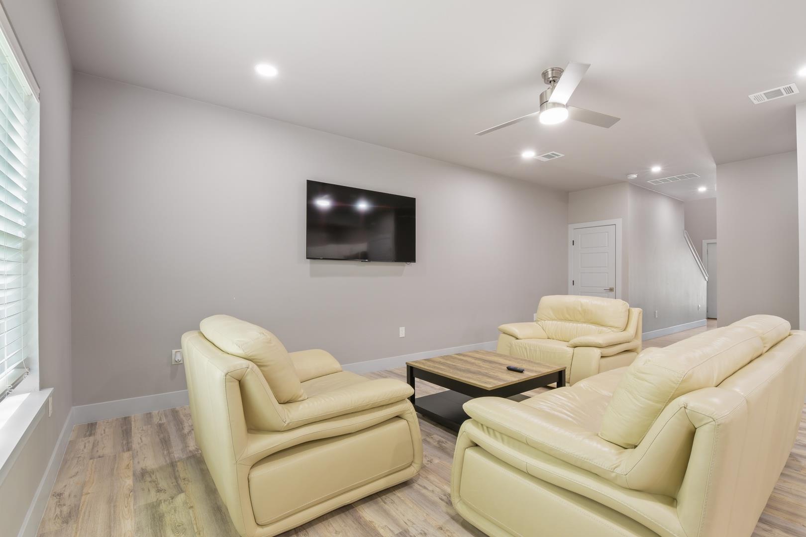 24700 Whitney Dr # B, Spicewood, TX 78669