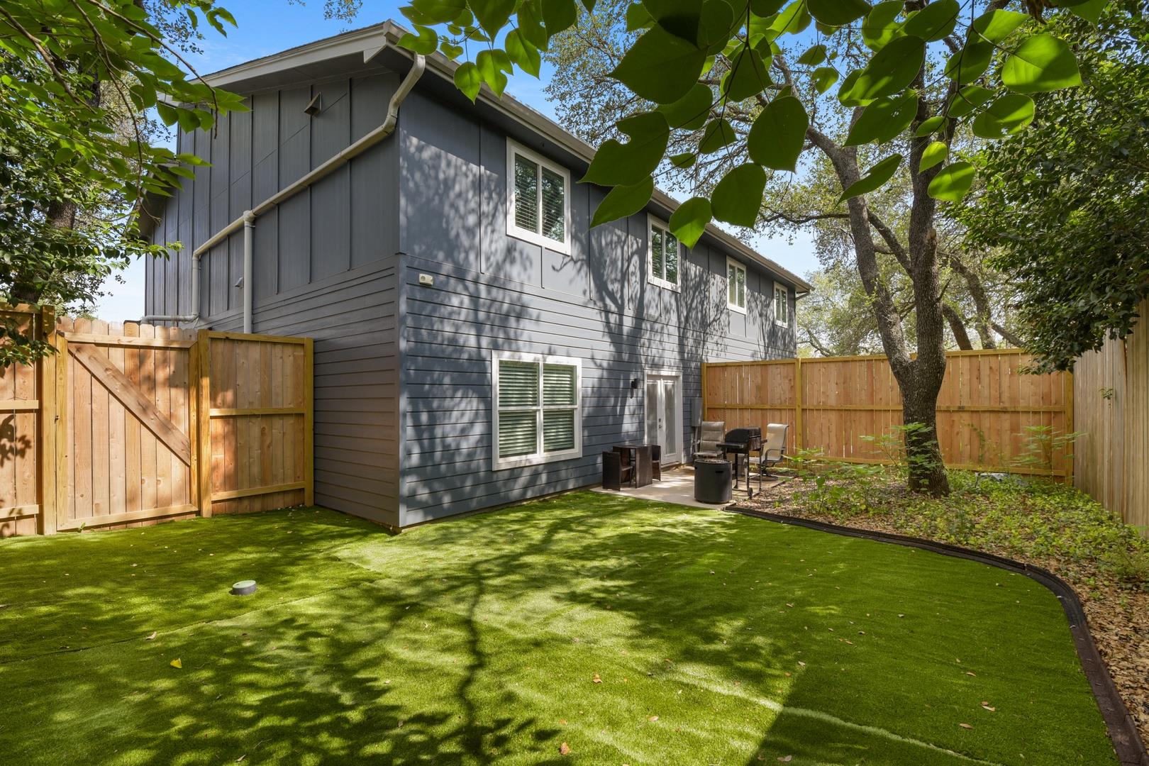 24700 Whitney Dr # B, Spicewood, TX 78669