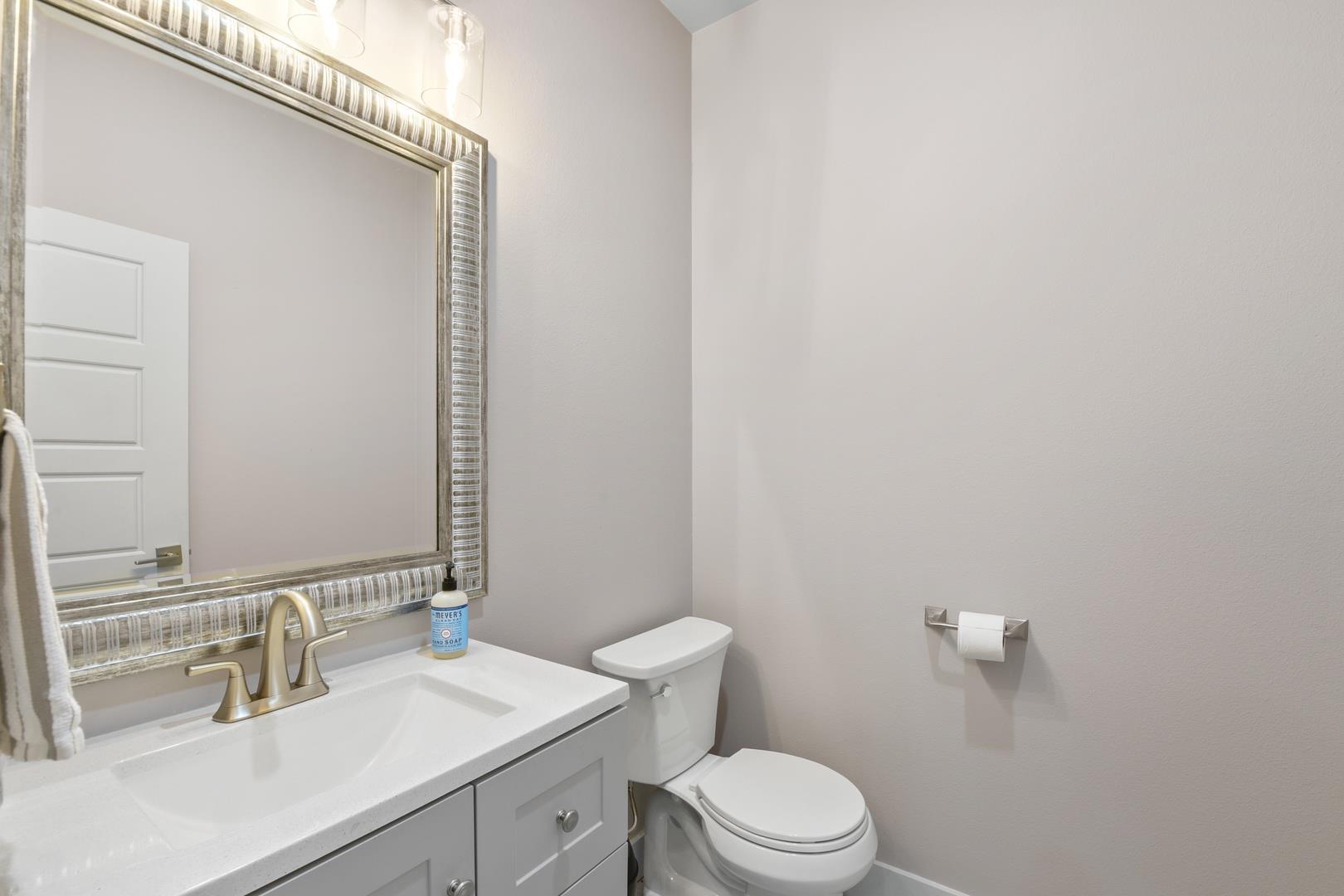 24700 Whitney Dr # B, Spicewood, TX 78669