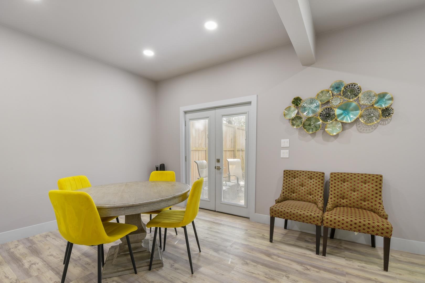 24700 Whitney Dr # B, Spicewood, TX 78669