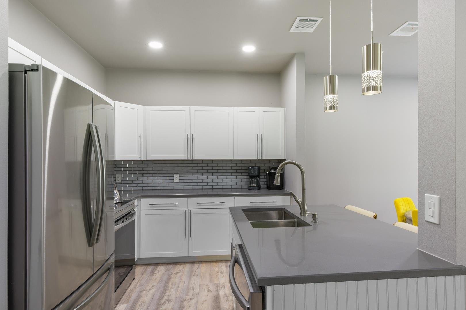 24700 Whitney Dr # B, Spicewood, TX 78669