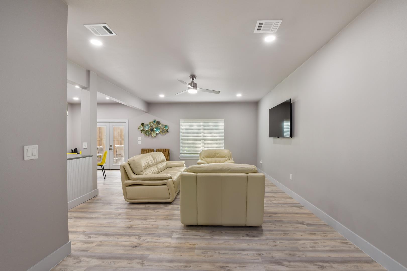 24700 Whitney Dr # B, Spicewood, TX 78669