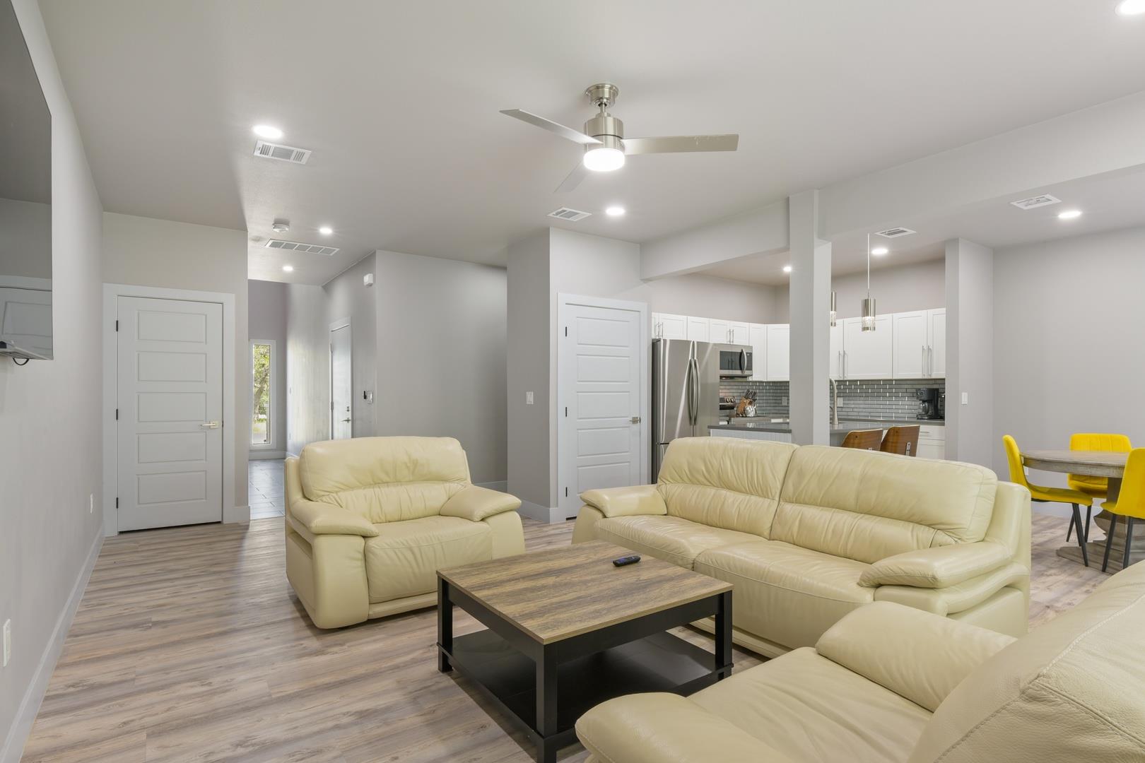 24700 Whitney Dr # B, Spicewood, TX 78669