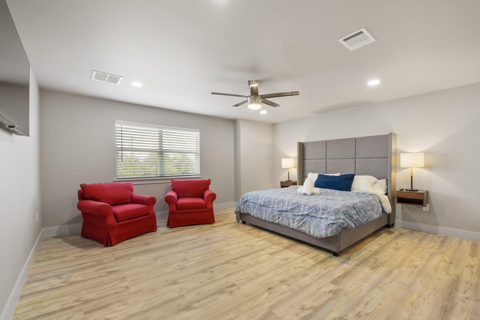 24700 Whitney Dr # B, Spicewood, TX 78669