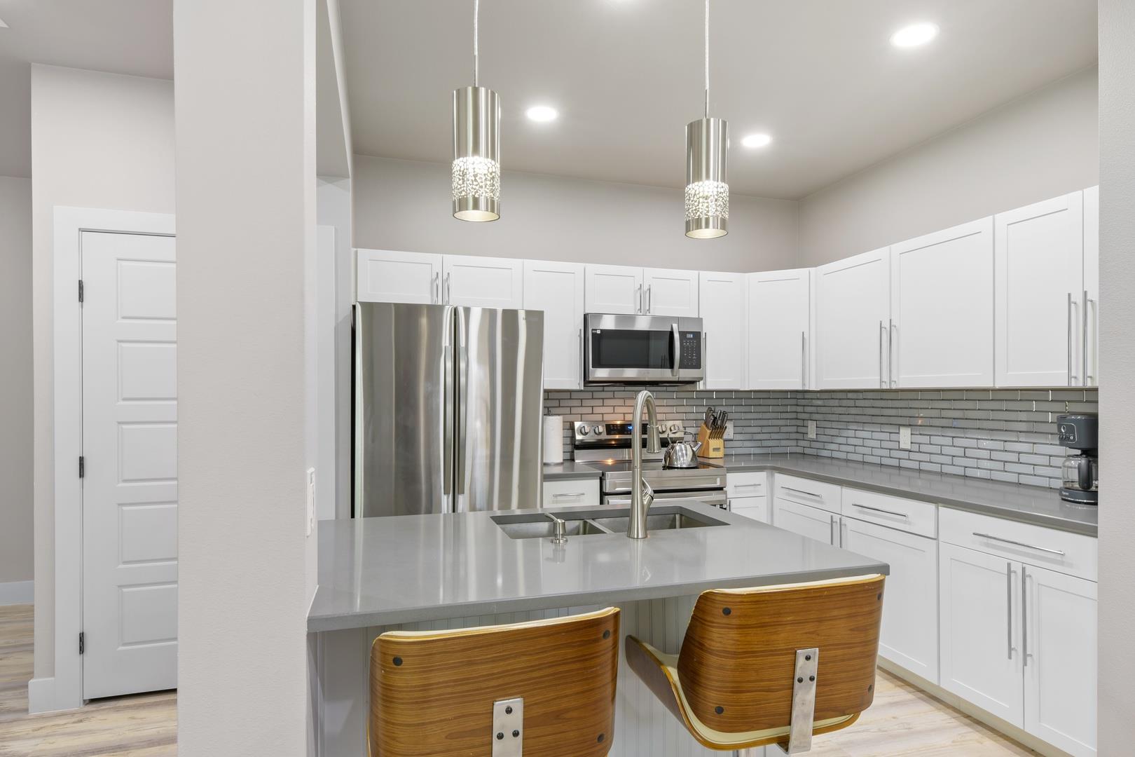 24700 Whitney Dr # B, Spicewood, TX 78669