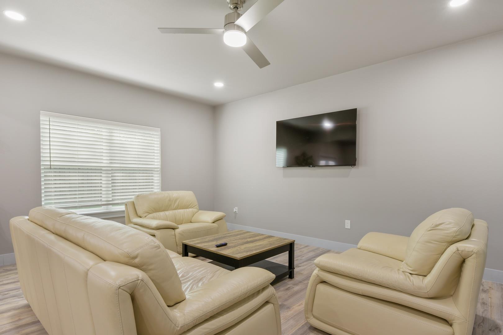 24700 Whitney Dr # B, Spicewood, TX 78669