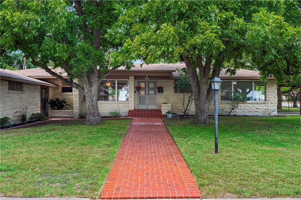 215 S Mulberry St, Luling, TX 78648