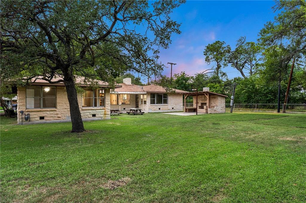 215 S Mulberry St, Luling, TX 78648