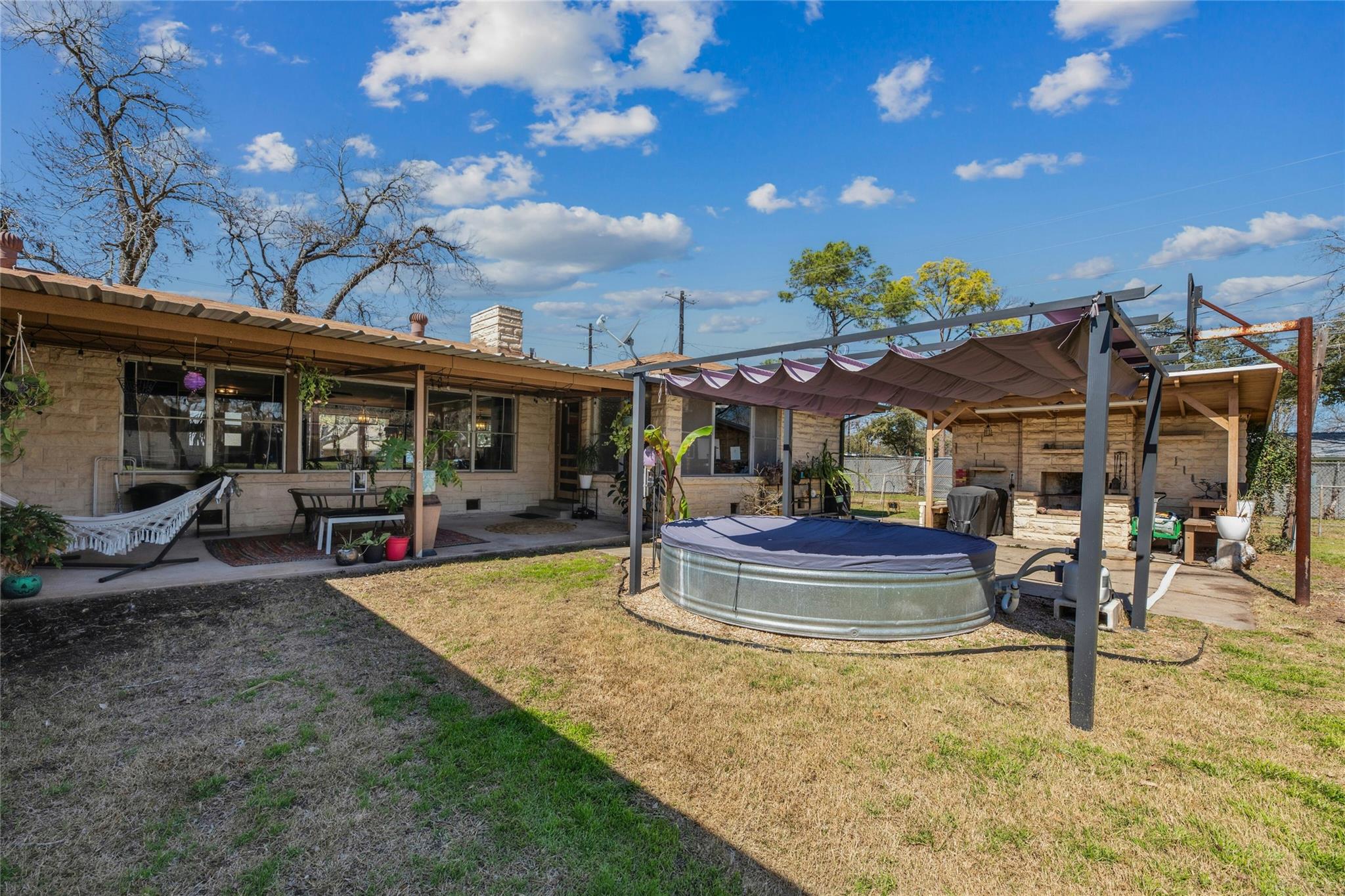 215 S Mulberry St, Luling, TX 78648