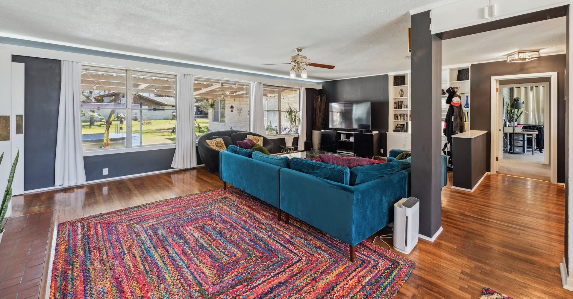 215 S Mulberry St, Luling, TX 78648