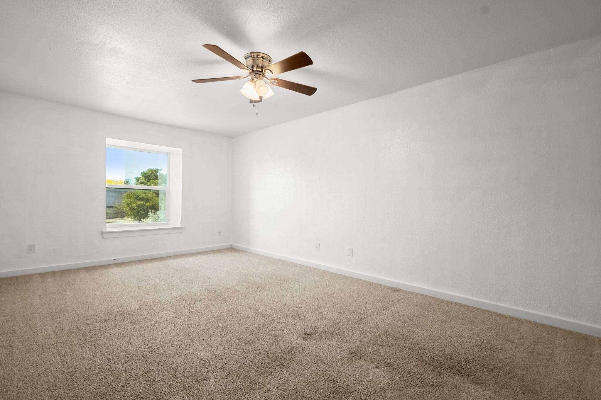 300 E Croslin St # 106, Austin, TX 78752