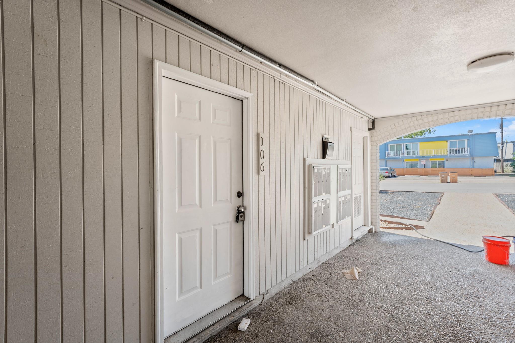 300 E Croslin St # 106, Austin, TX 78752