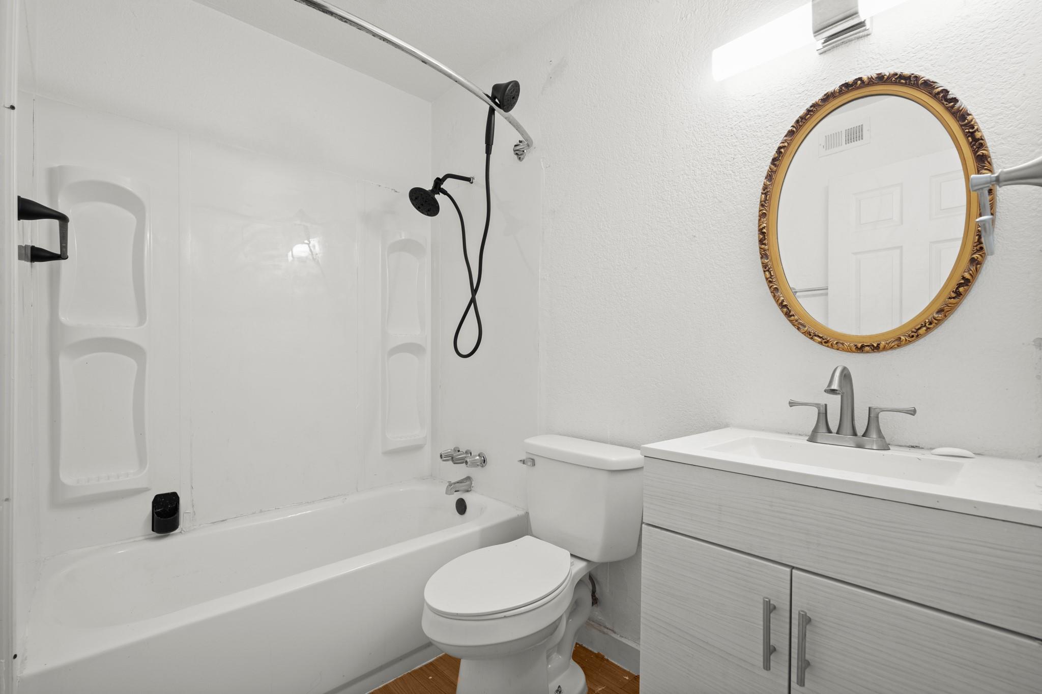 300 E Croslin St # 106, Austin, TX 78752