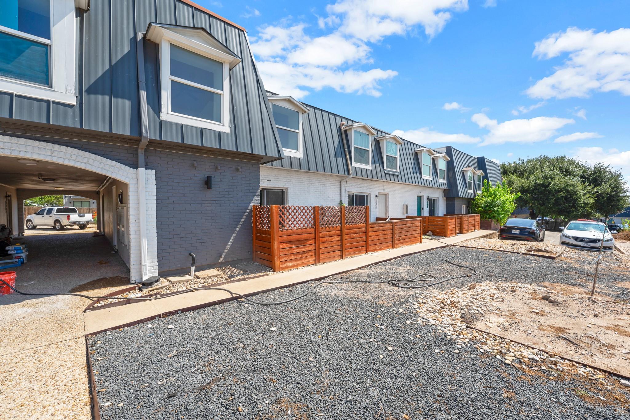 300 E Croslin St # 106, Austin, TX 78752