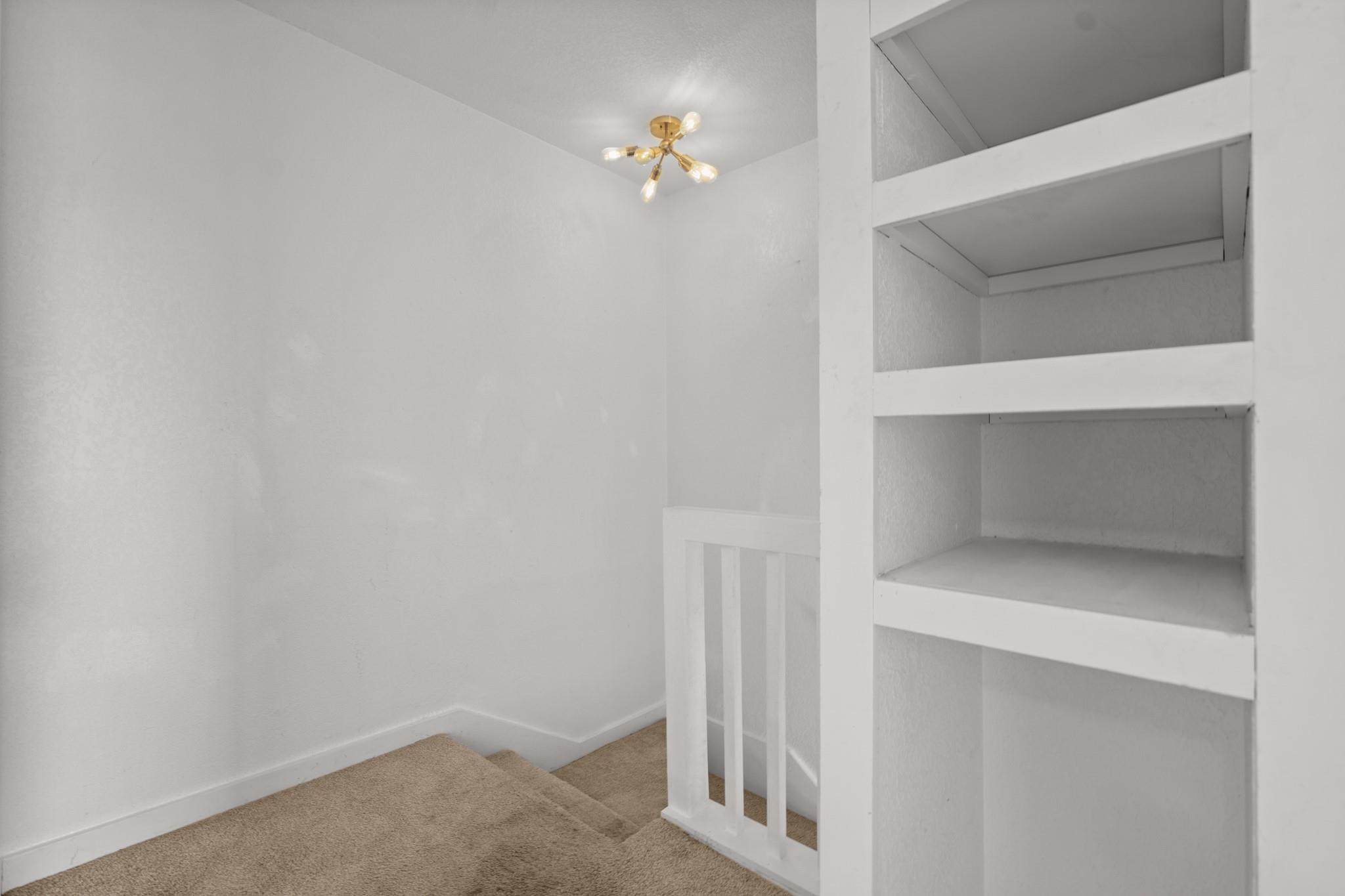 300 E Croslin St # 106, Austin, TX 78752