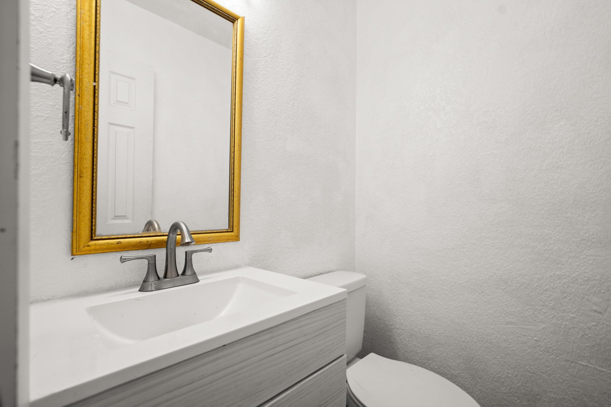 300 E Croslin St # 106, Austin, TX 78752