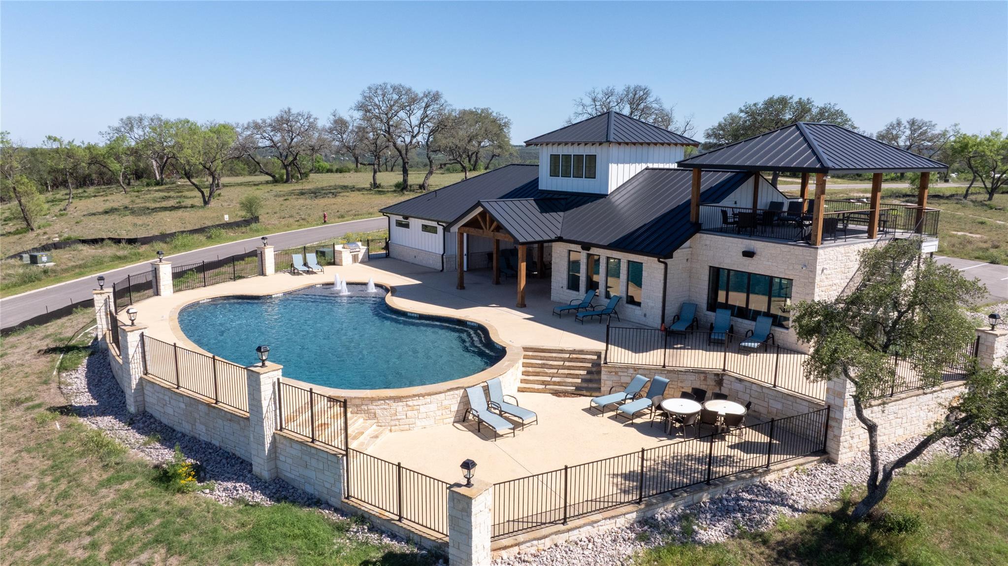 4 Creek Hollow Way, Spicewood, TX 78669