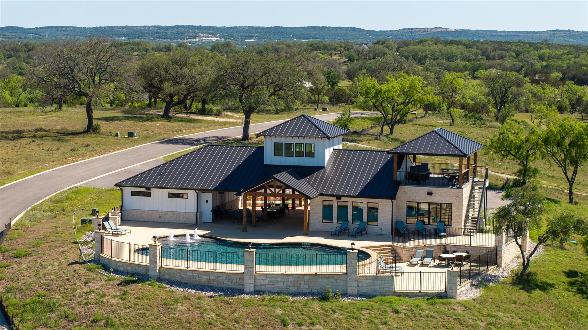 4 Creek Hollow Way, Spicewood, TX 78669