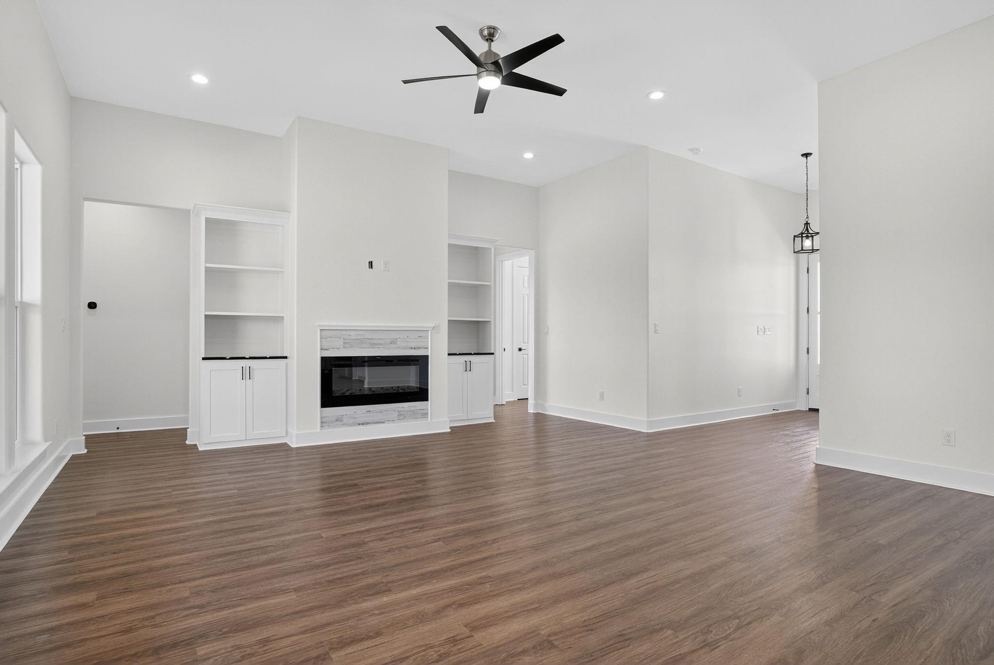 1035 Brandywine Ct, Elgin, TX 78621