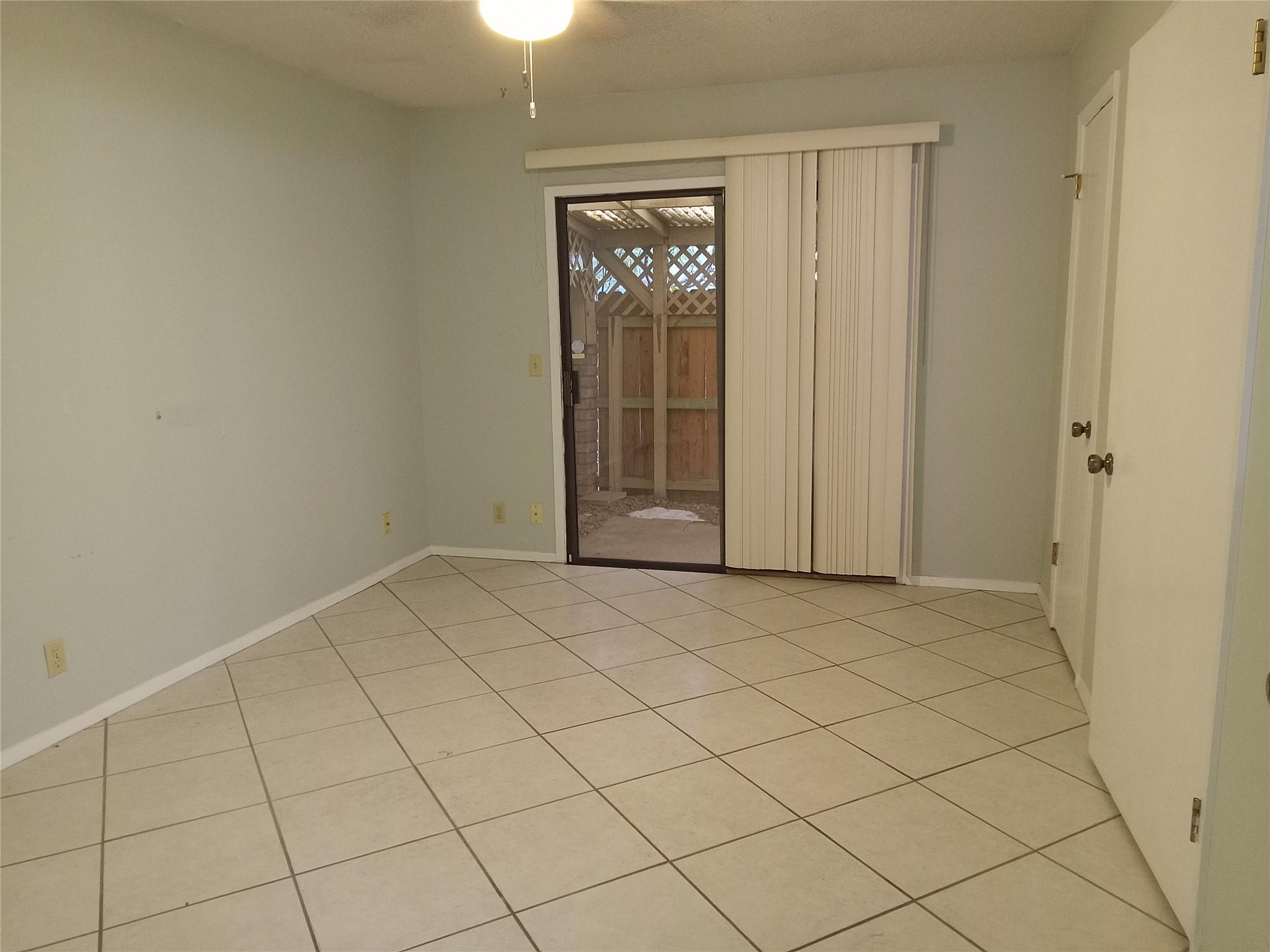 910 E Meadowmere Ln S, Austin, TX 78758