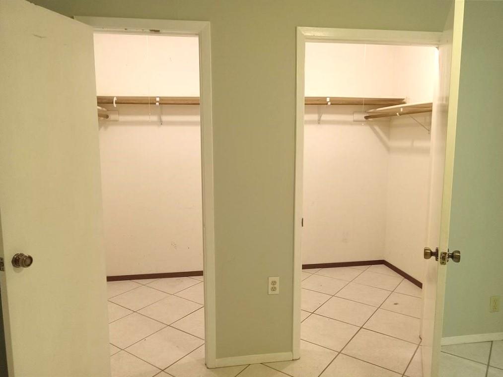 910 E Meadowmere Ln S, Austin, TX 78758